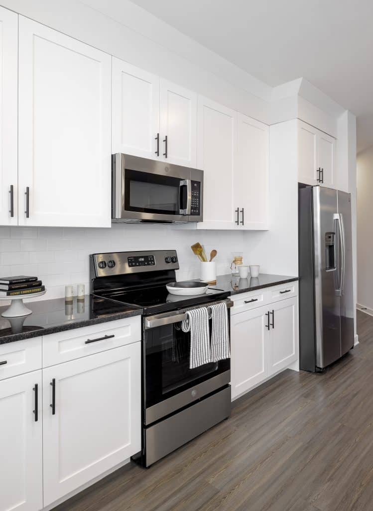 Maxwell apartment kitchen 02