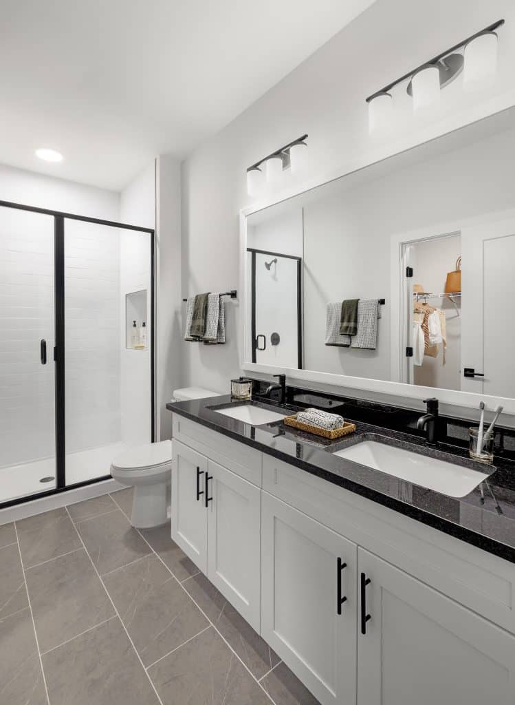 Maxwell apartment bathroom