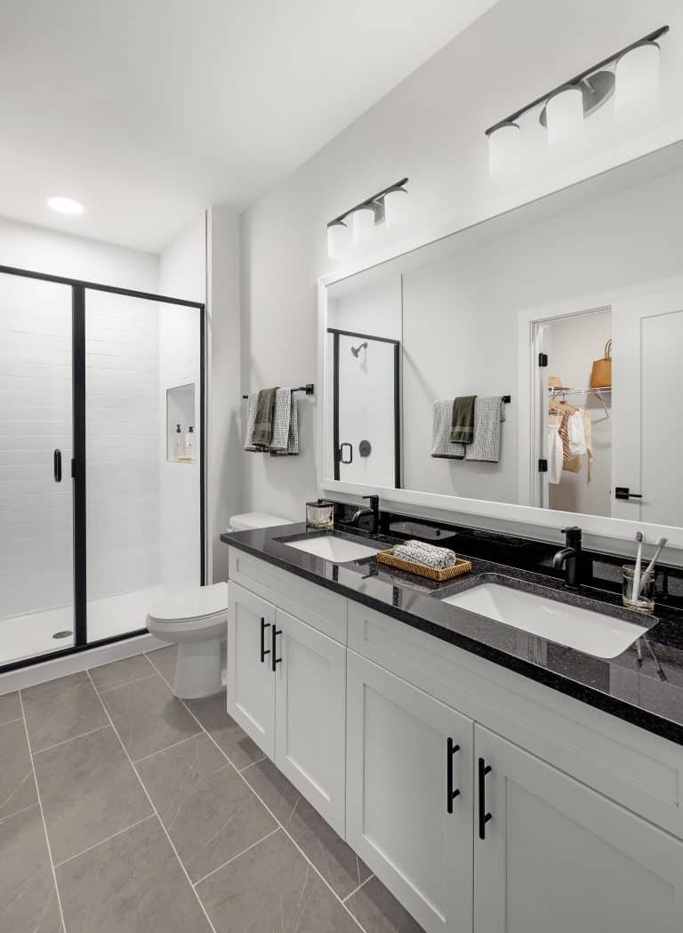 Maxwell apartment bathroom